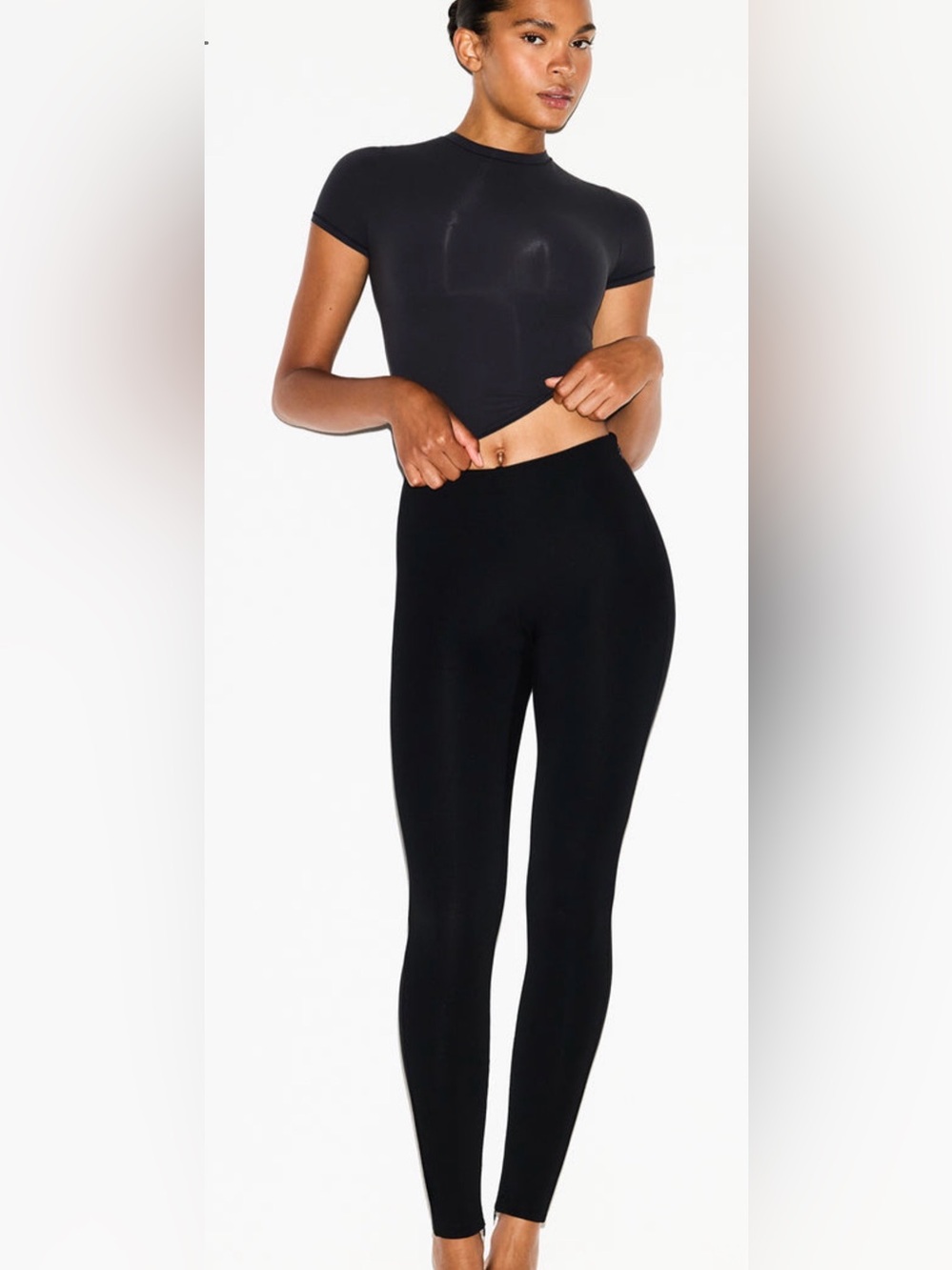 Skims the essential pants high waist leggings
Color obsidian